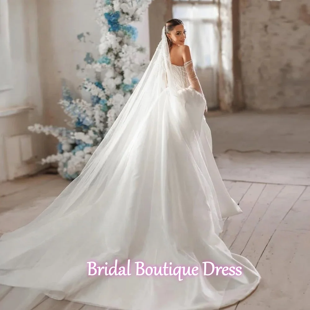 فساتين زفاف نسائية رائعة مخصصة على شكل حرف A مزينة بالدانتيل بدون ظهر رداء العروس بأكمام طويلة فيستدو دي نوفيا