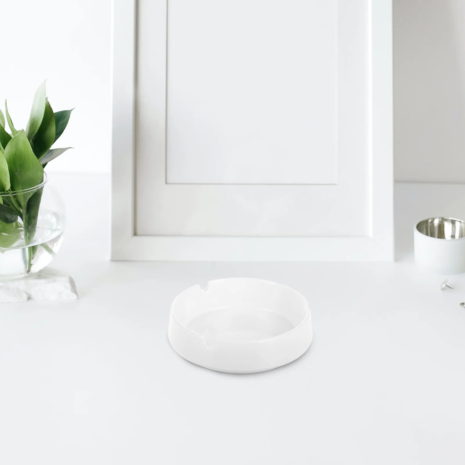 

2pcs White Round Plastic Ashtray A5 Anti-Slip Smoke Holder Heat Resistant For Home Office Hotel Tabletop Decorative Use