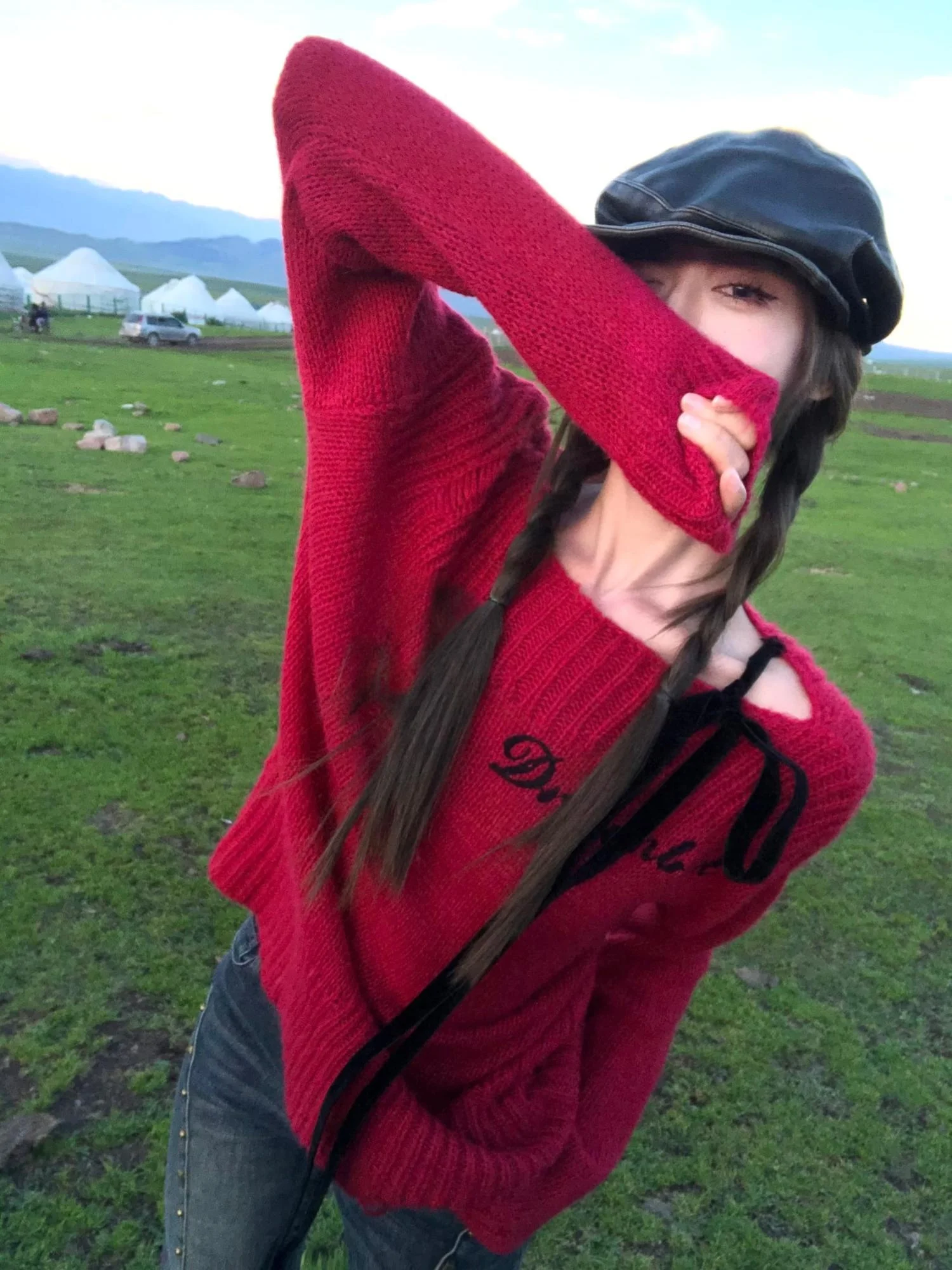 

Soolrok Women's Velvet Knitwear Embroidered Silk Knot Top White Enhancing Belted Loose Fit Autumn Long Sleeve