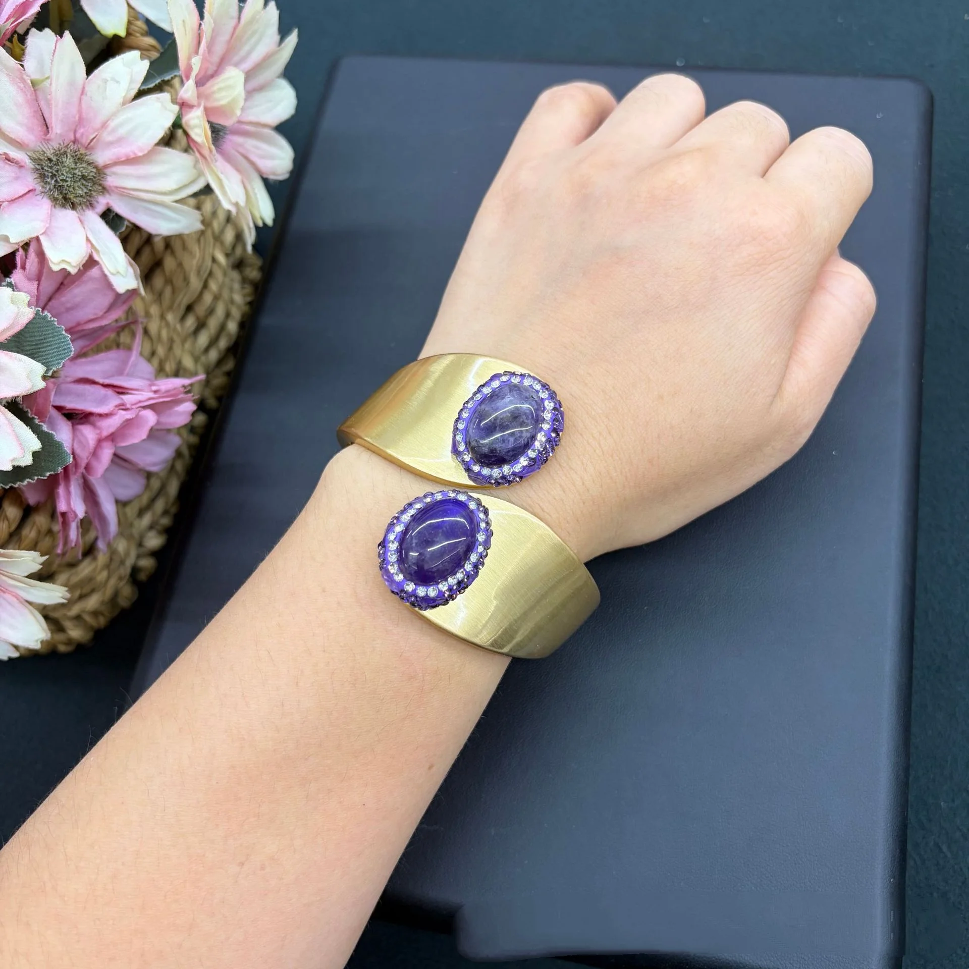 Luxury Twisted Band Open Adjustable Bangle Mobius Style Bracelet Elegant Texture Hand Accessories Women Fashion Jewelry