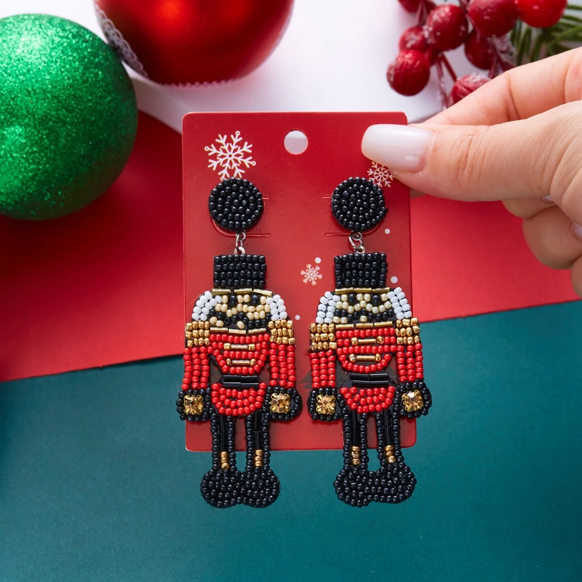 Weihnachtliche Ohrringe in Form eines Hauses mit Reisperlen für Damen, bunte Perlen, Weihnachtsmann, Rentier, Schneeflocke, Baum, Schleifen-Ohrringe, Schmuck. – Detail 34