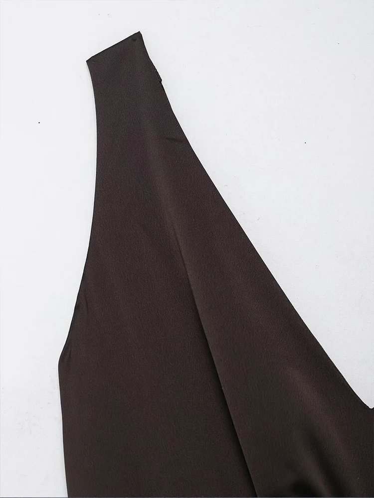 European-style new women's fashion, versatile, elegant V-neck sleeveless dress with a fitted waist and flowing satin texture.