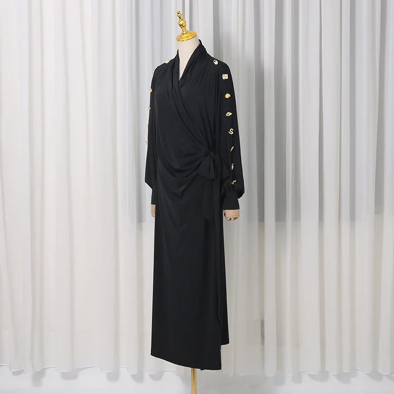 Elegancka sukienka damska, długa, jednolita, z cekinami, ozdobiona złotymi guzikami, z długim rękawem, czarna suknia wieczorowa, sukienka koktajlowa.