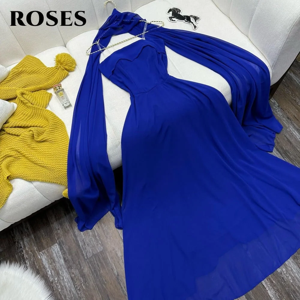 Sukienka wieczorowa ROSES, niebieska, elegancka, bez ramiączek, z szalem, o kroju litery A, plisowana, bez rękawów, na studniówkę, dla kobiet, szyta na miarę.