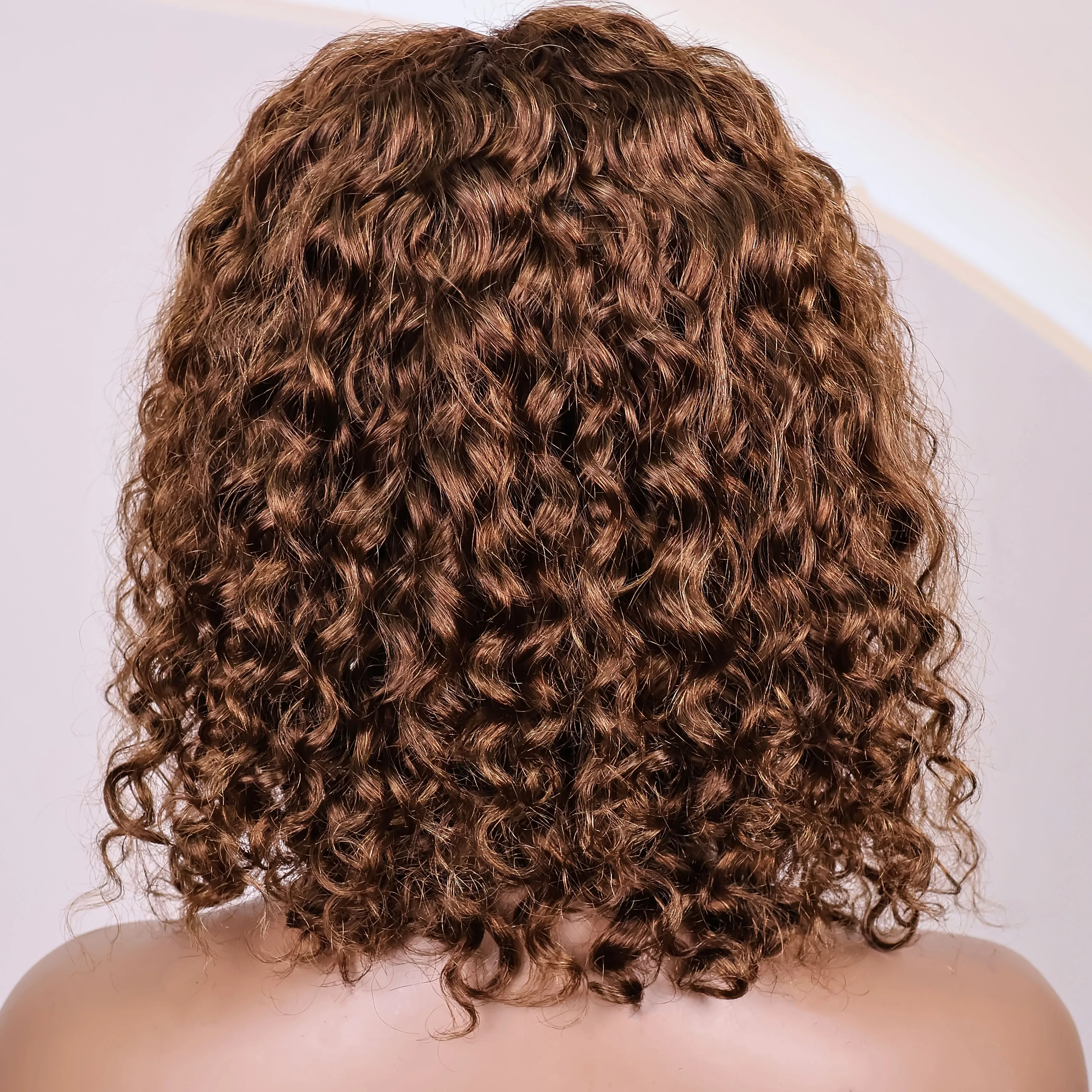Шоколадно-коричневый вьющийся парик Боб 13x4 Hd Прозрачный парик фронта шнурка Глубокая волна воды Короткий боб Бразильский парик человеческих волос Плотность 200