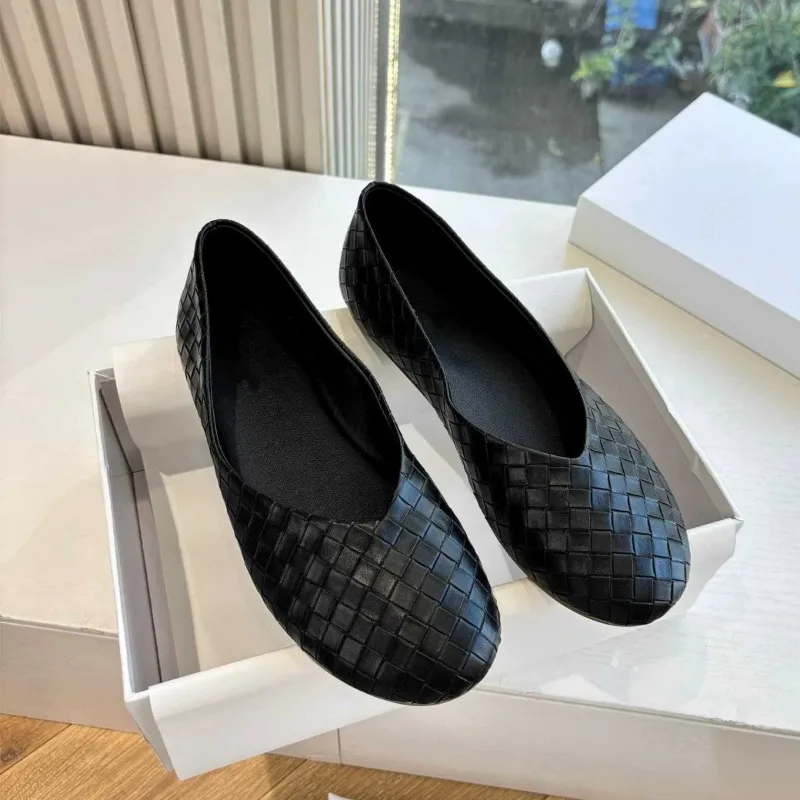 

2026 New High Quality Women Woven Soft Leather Ballet Flats Round Toe Slip on Soft Sole Anti-slip Ladies Casual Flat Shoes