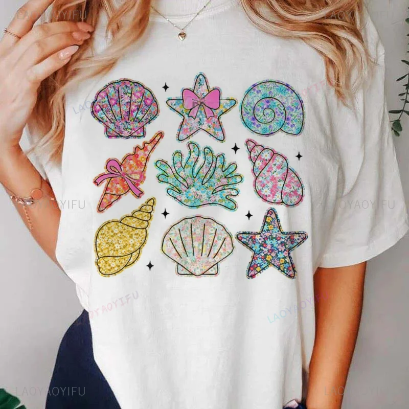 

Летние женские пляжные футболки с принтом в виде ракушки, круглый вырез, 90-е годы, для отдыха, путешествий, повседневные модные забавные хлопковые дышащие топы с героями мультфильмов