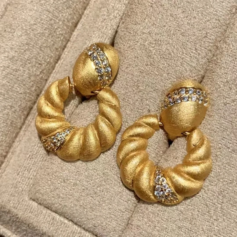 

2025 European and American retro style twist micro-set earrings light luxury handmade brushed pendant women's collarbone necklac