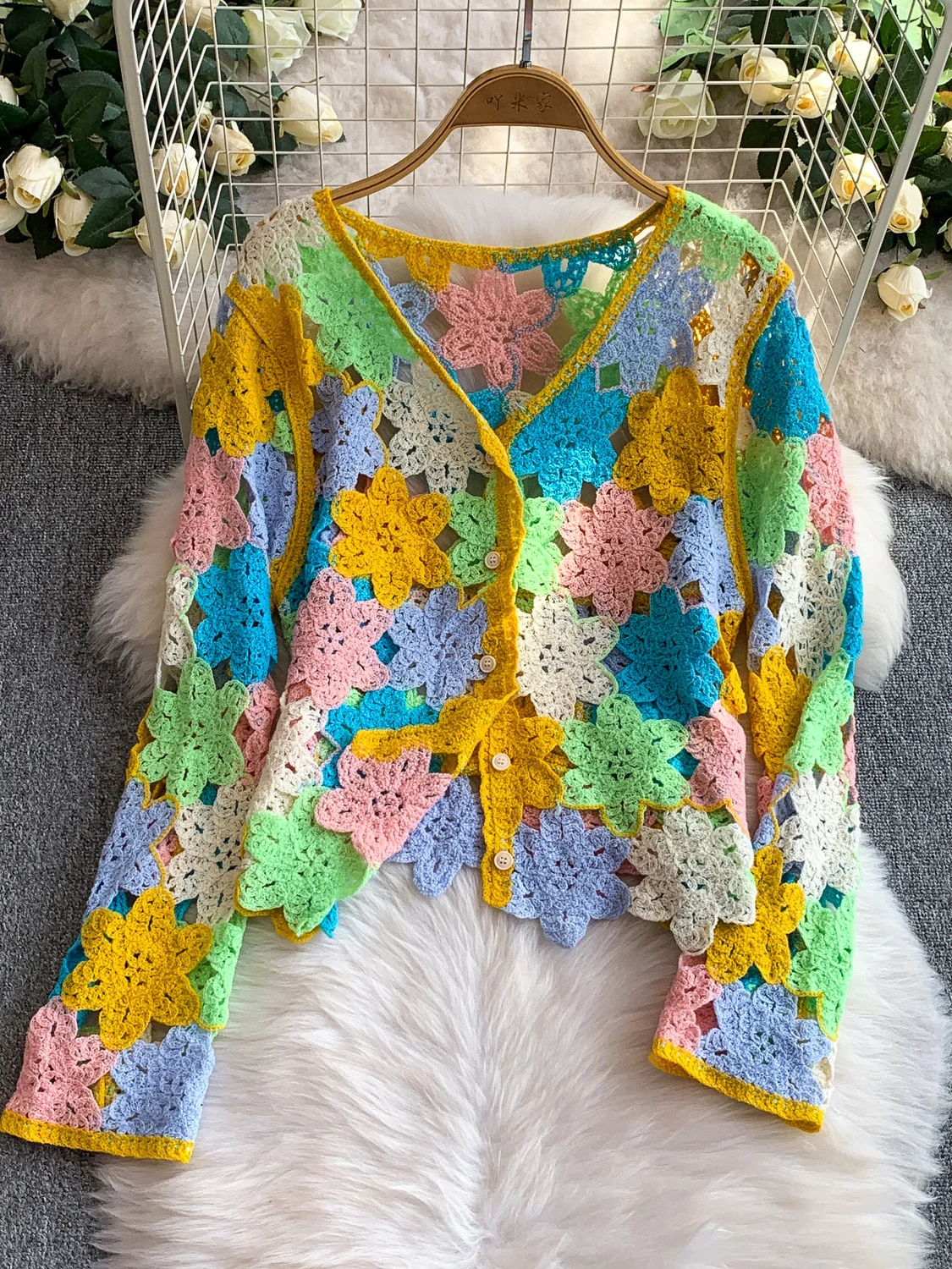 n Vaion Sle Long Sve V-Ne Hollow out Gestrickte Sonnenschutz-Oberbekleidung Damen Herbst Surprising Color Top