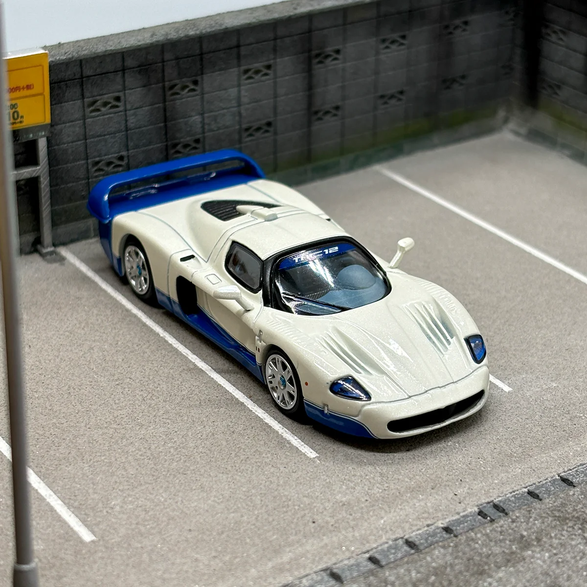 BBR 1:64 MC12 Maserati Stradale diecast model car