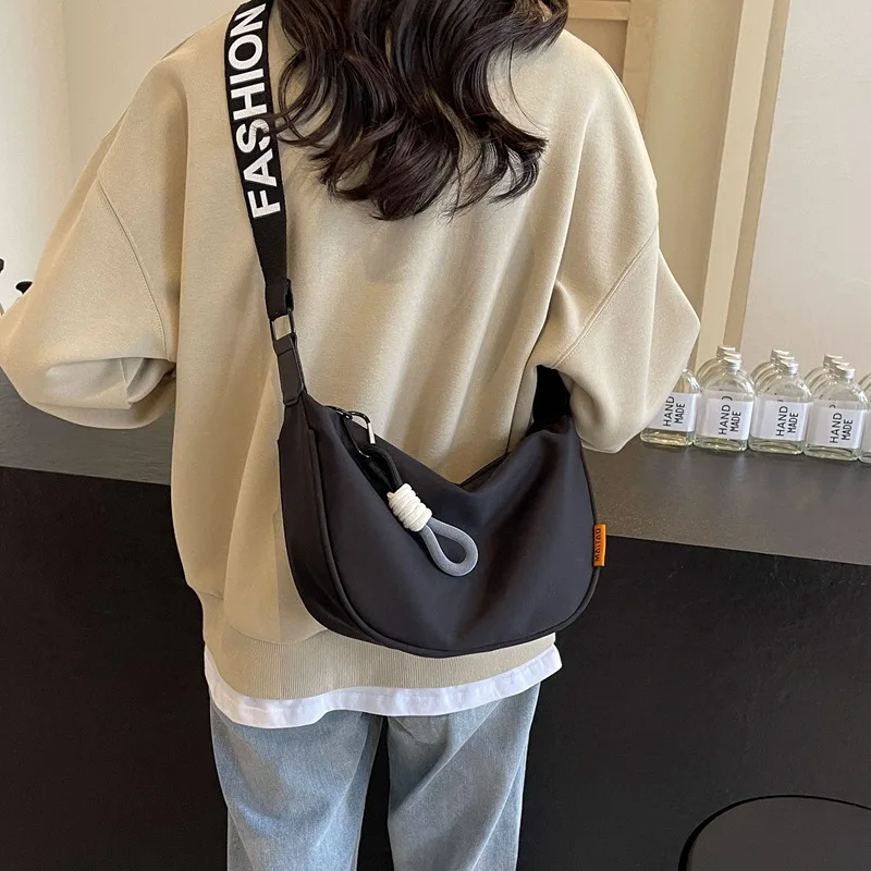 2024 New Fashion Crossbody Bag Simple Wide Shoulder Strap Design Single Shoulder Bag Original Style Commuting Dumpling Women Bag