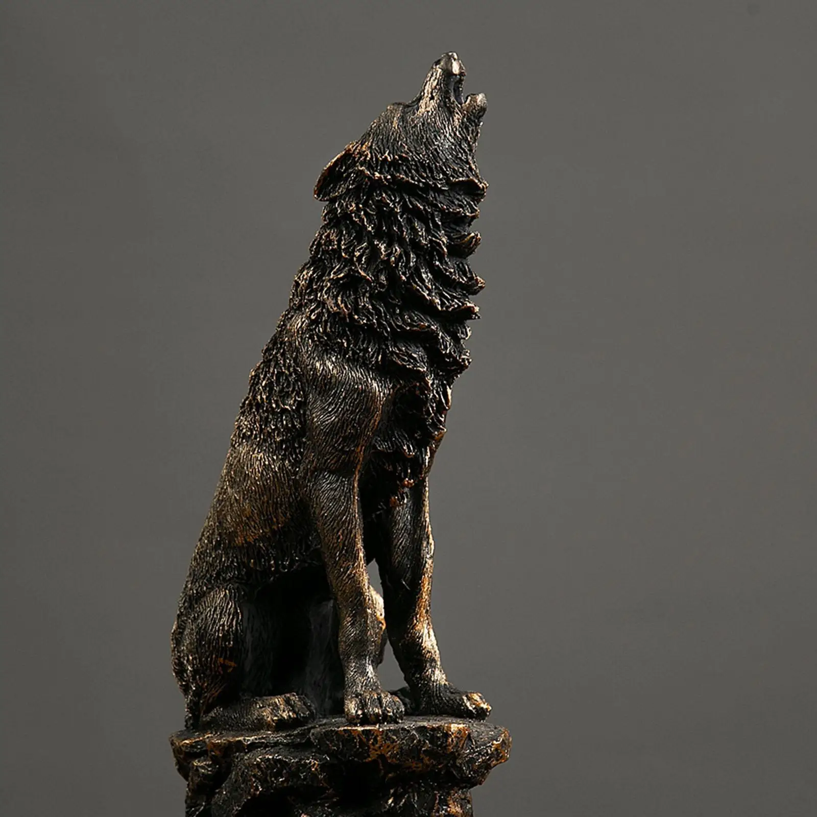Polyresin Wolf Figurine Tabletop Creative Collectable Craft Ornament Resin Sculpture for Decoration Dining Room Cabinet Home