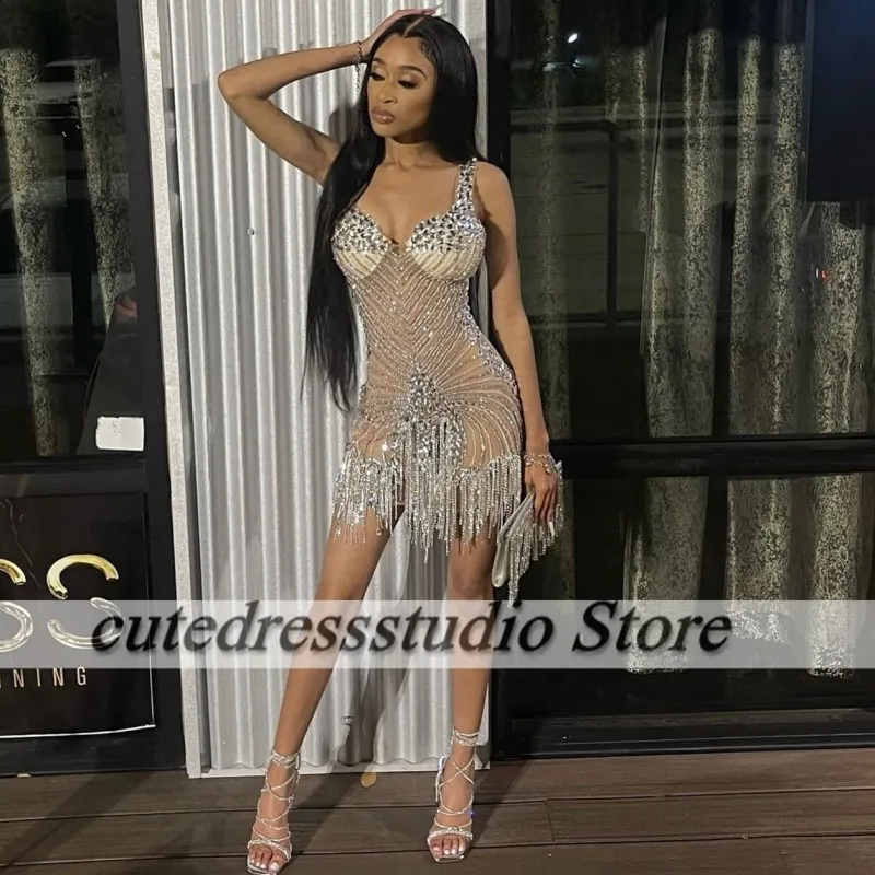 Shinny สั้นชุดวันเกิดสําหรับสาวสีดํา SHEER คอ Feathers คริสตัลชุดปาร์ตี้ 2025 สั้น vestidos de Gala ที่กําหนดเอง