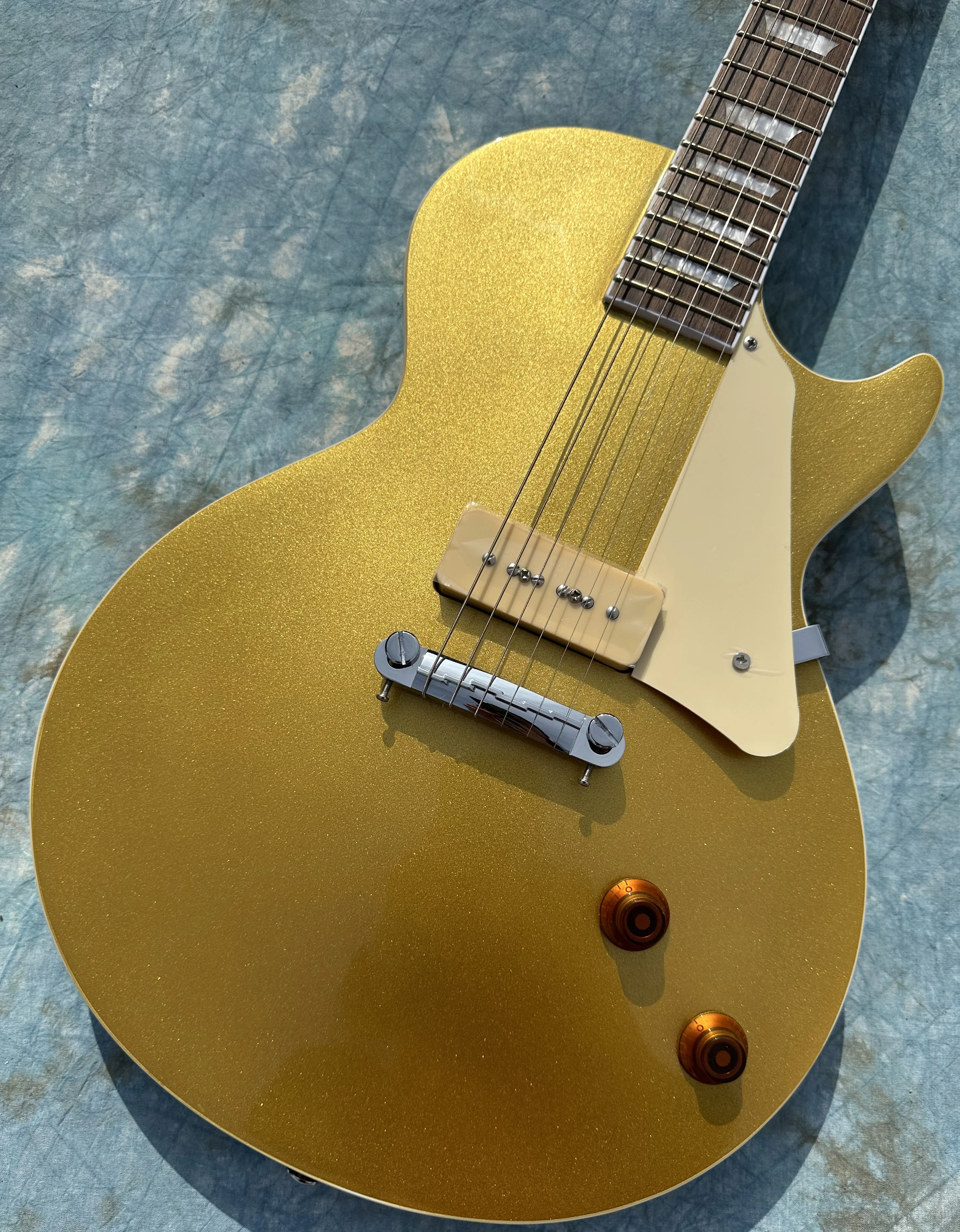 Standard electric guitar, golden top, yellow back, P90 pickup, available in stock, lightning package