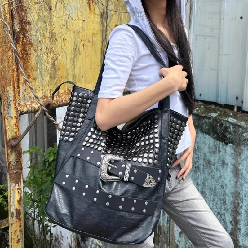 

Women Luxury Punk Gothic Rivet Shoulder Handbag Vintage Harajuku Grunge Underarm Bags Pu Leather Casual Tote Bag Y2k Aesthetic