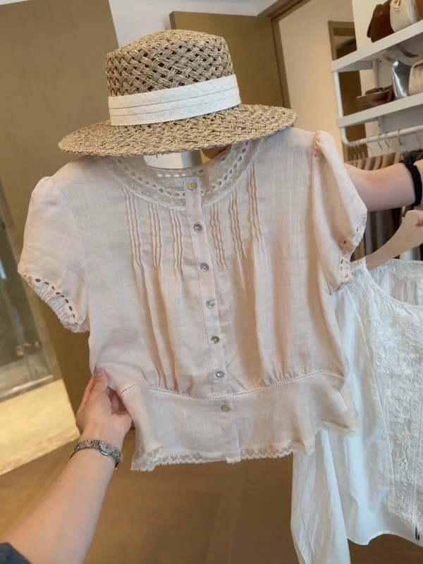 

Элегантная женская рубашка с кружевной отделкой и короткими рукавами, летний свободный топ, стройнящий фигуру, нежный стиль, уникальный дизайн, модная повседневная рубашка