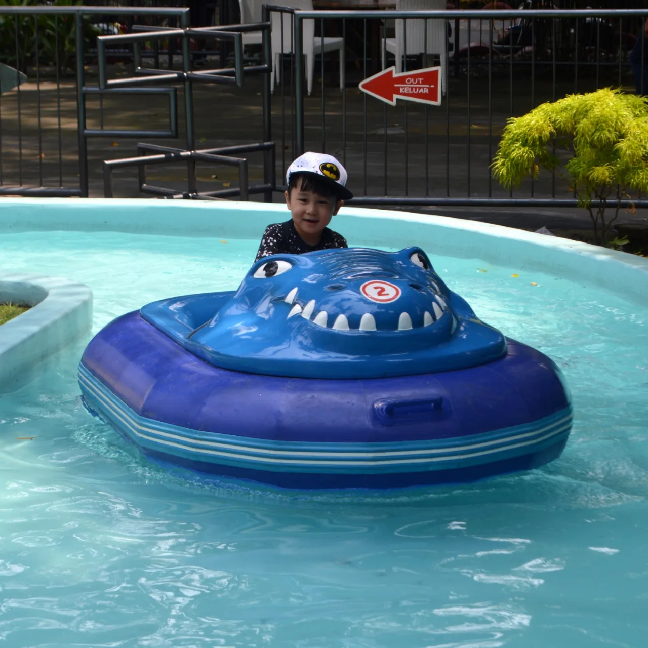 

Customized inflatable battery powered adult amusement park electric bumper boat