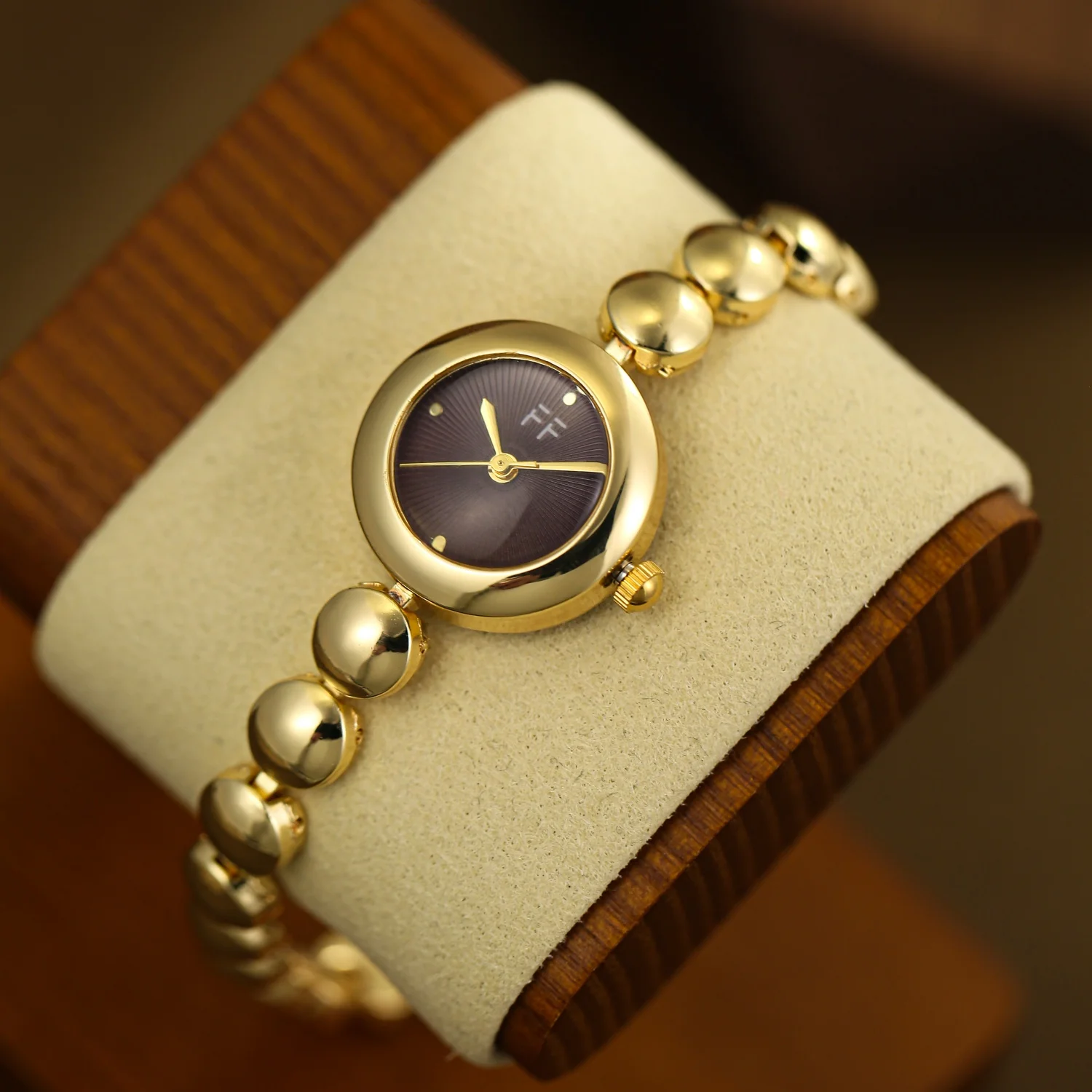 Luxurious Gold Bracelet Women's Quartz Watches Brand Casual Fashion Watch for Ladies Clock Simple Wristwatch Relogio Feminino