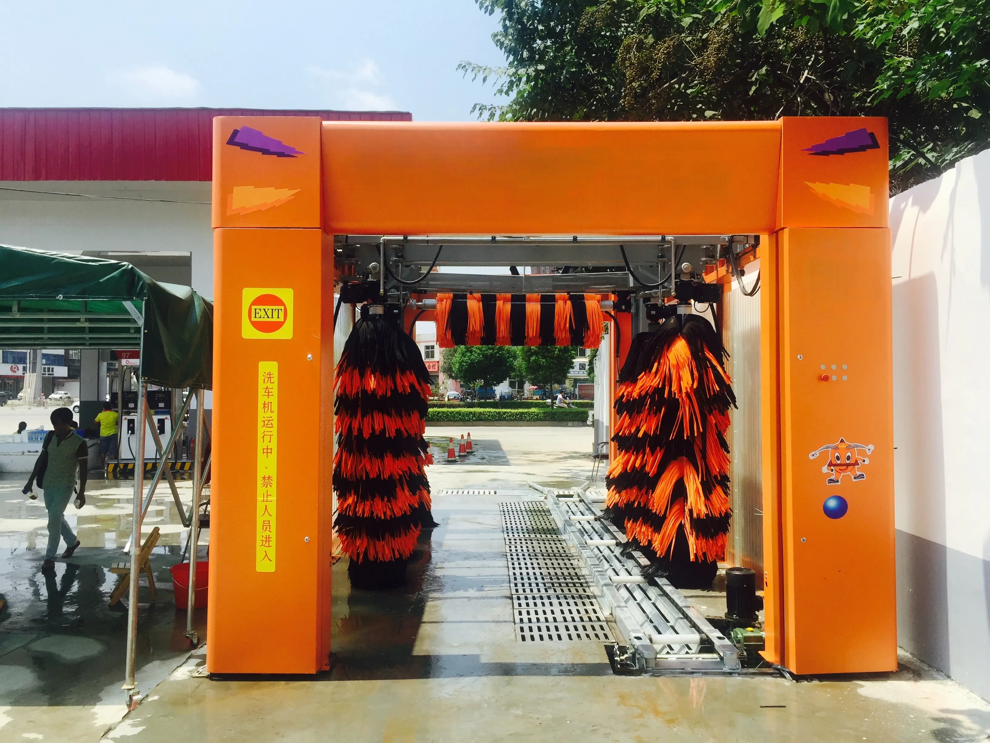 Tunnel Car Wash Machine with Conveyor Belt Speed Control and Auto Wash Program for Various Vehicle Types