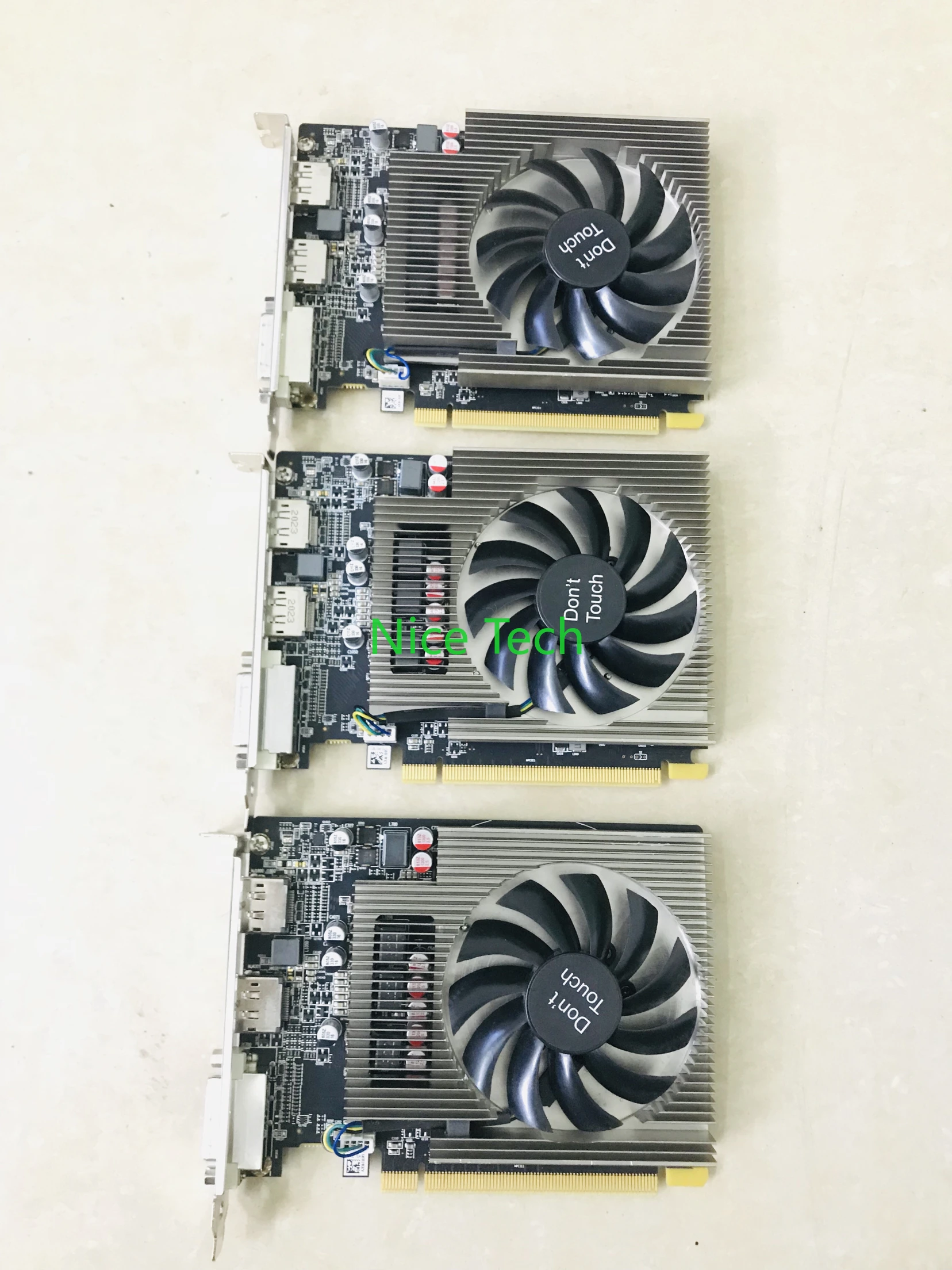 

Fujitsu RX550 2G D5 двойной интерфейс DP высокой четкости 4K без питания интерфейс