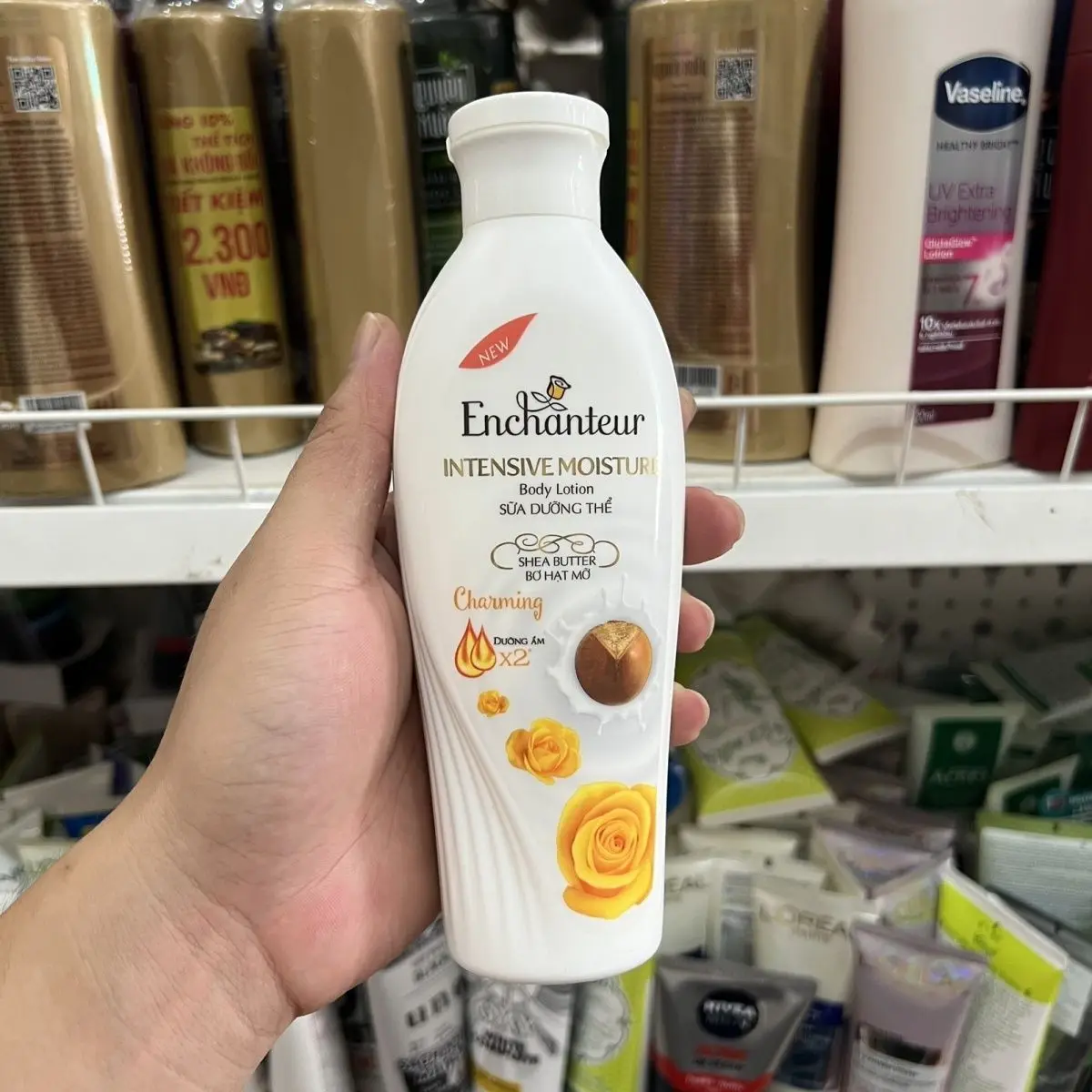 

Vietnamese Body lotion sua duong the enchanteur 200g