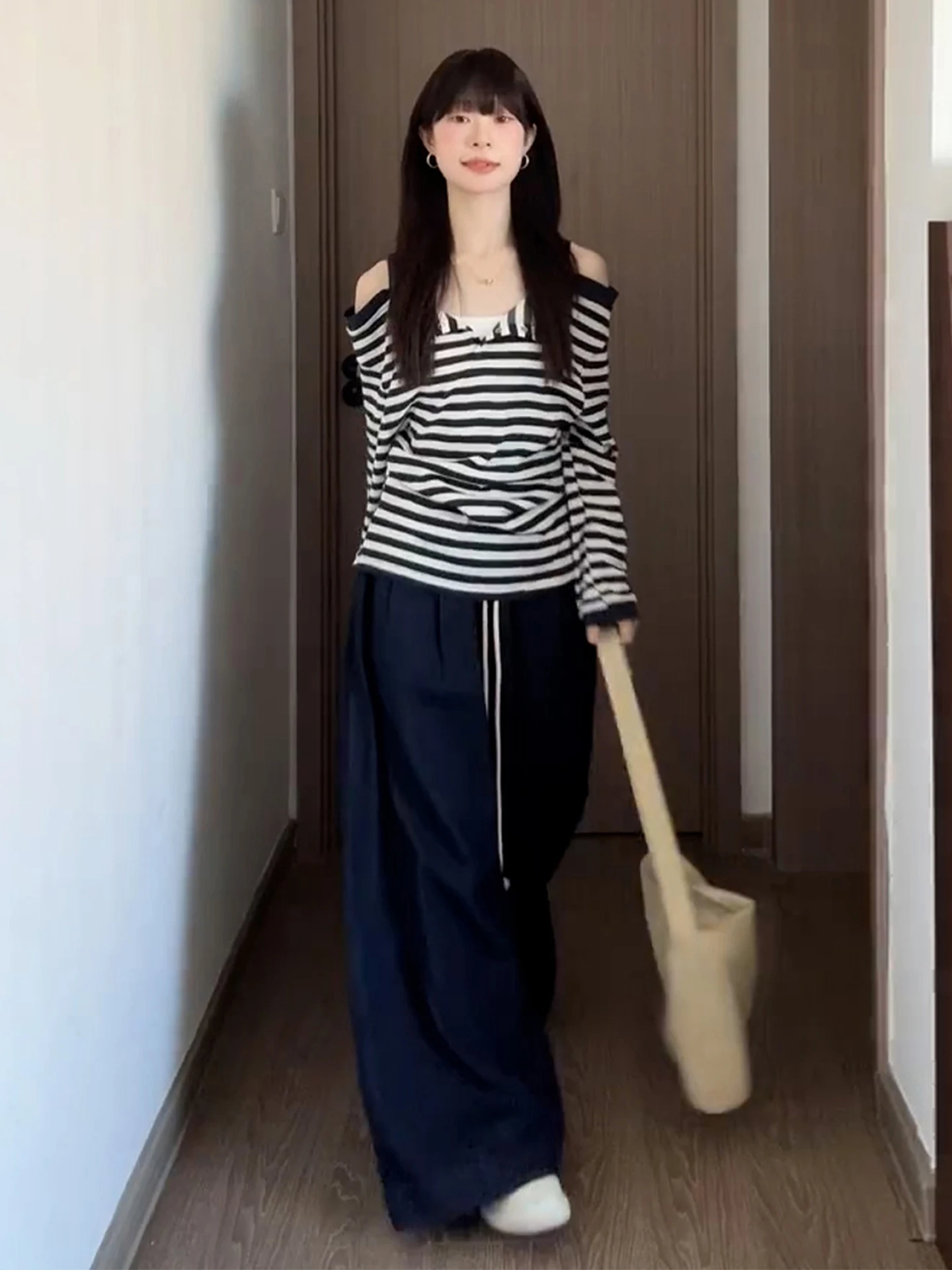 한국 스타일 스트라이프 롱 숄더 노출 티셔츠 여성용 초가을 신상 달콤하고 매운 스타일 페이크 투피스 탑