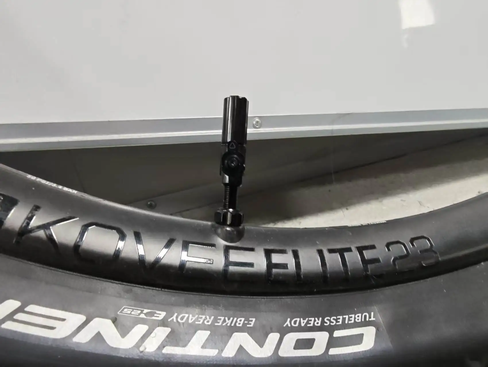 Big-Bore-Tubeless-Ventilschäfte – Kernloses Design für Rennräder & Mountainbikes – Detail 4