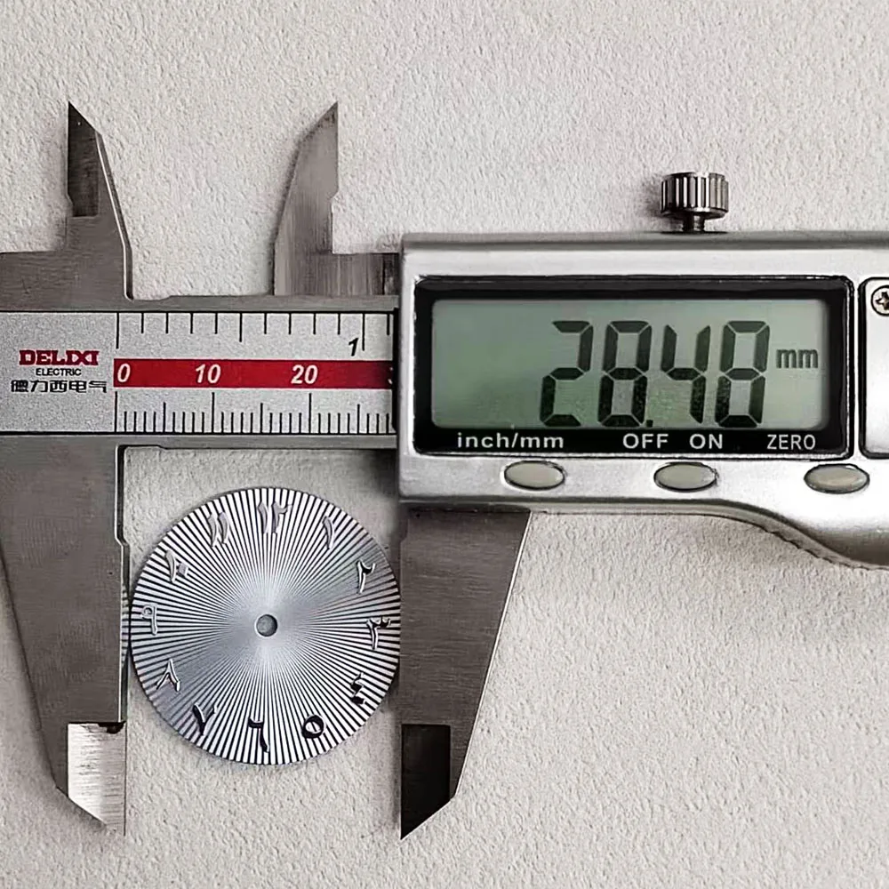 NH35 다이얼 28.5mm 수정된 아랍어 스케일 다이얼 일본 NH35 자동 무브먼트 watchmods M228206-0025 용 방사형 패턴 다이얼