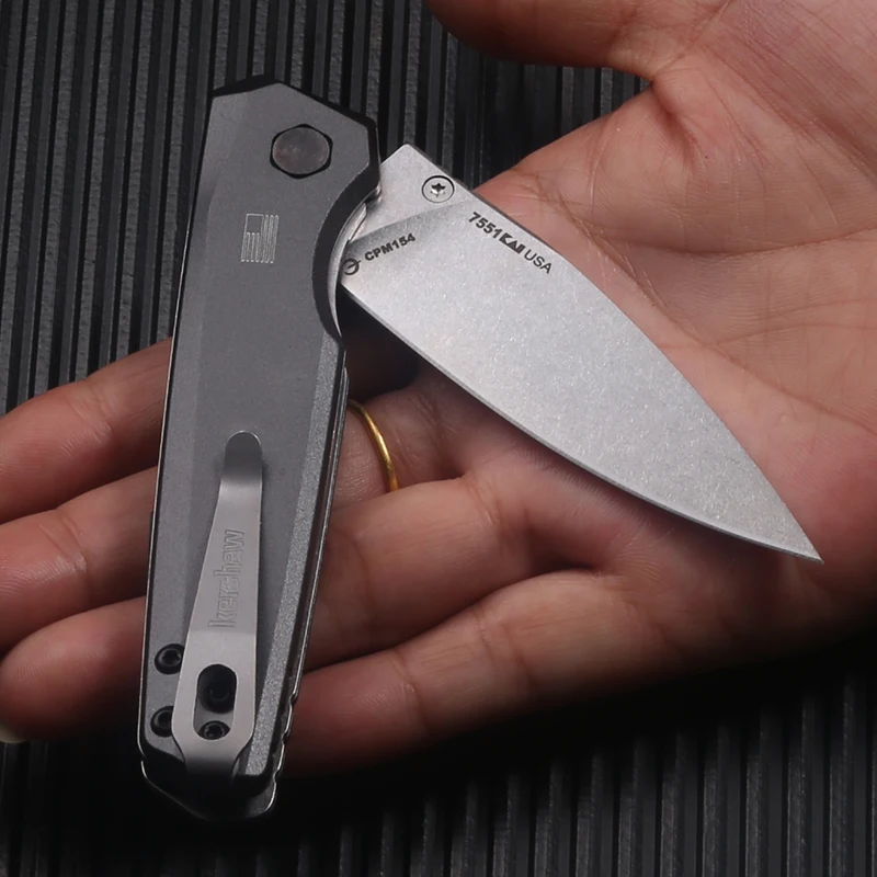 Combining practicality and a sense of style, the knife is designed for modern urban and outdoor lifestyles