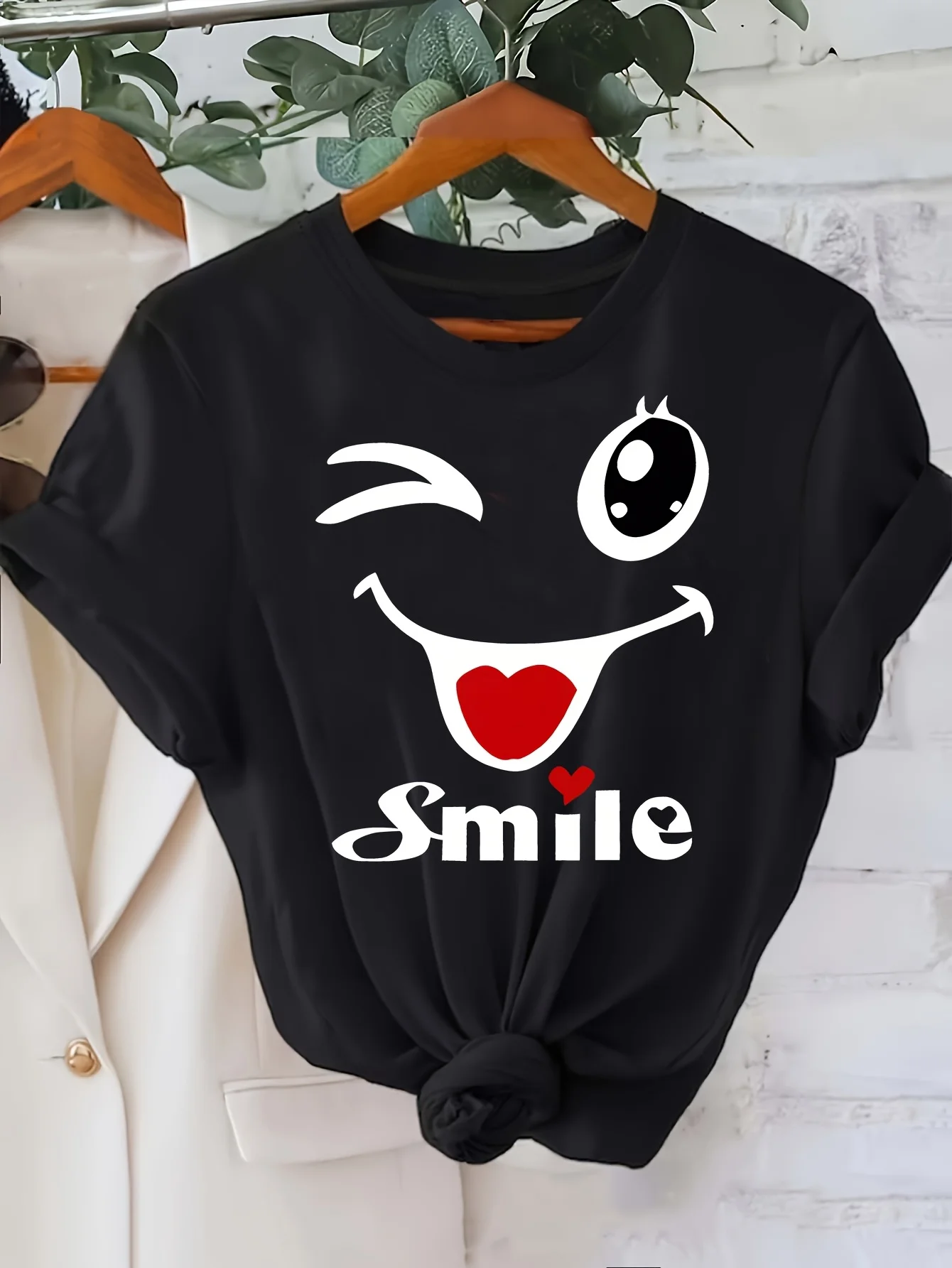 Smiling Face Image Printed Short-sleeve Crewneck T-shirt, Casual And Fashionable Short-sleeve T-shirt, Made Of Easy-to-care-for Material, Ideal For Daily Wear