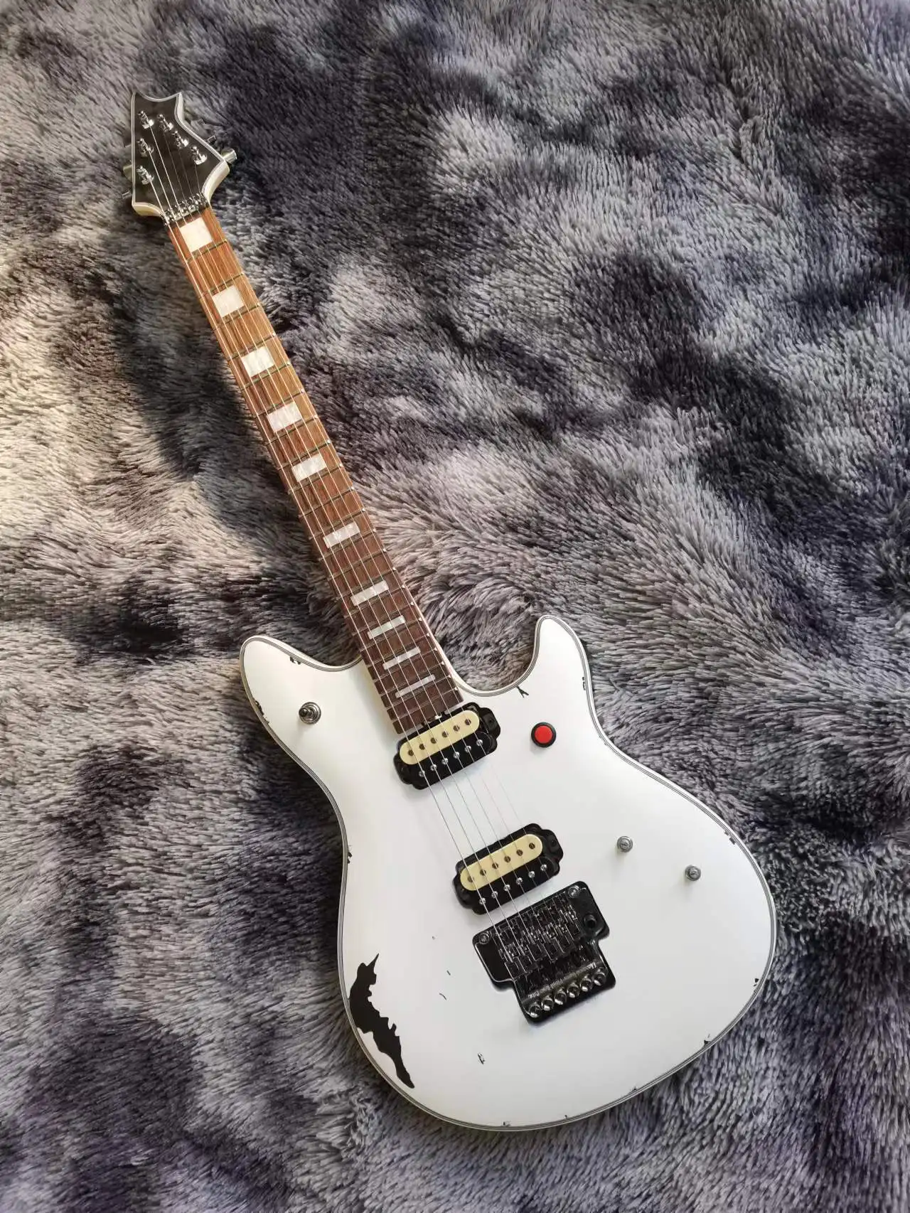 Handwork Edward Van Helen White Heavy Relic F, Floyd Rose Tremolo, Red Kill Switch Button,