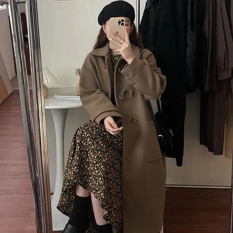 

2023 Autumn Winter New Horn Button Woolen Pure Color Coat Women Woolen Medium Long Loose Coat Small Sense of Hepburn Style Black