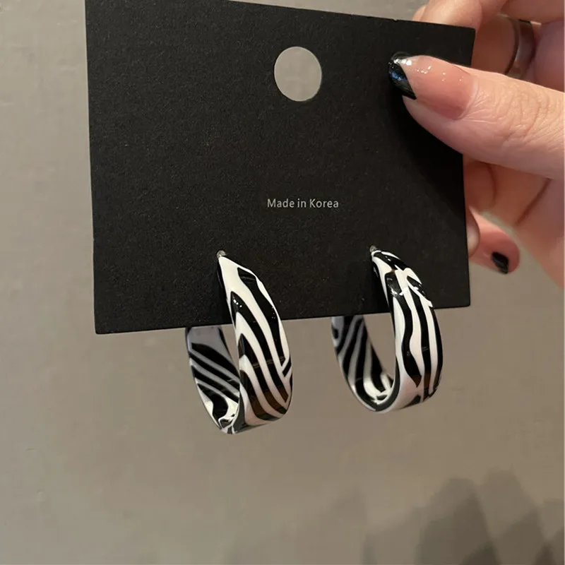 New Korea Zebra Stripes Geometric C-shaped Hoop Earring Retro Trendy Resin Acrylic Stud Earrings For Women Party Jewelry Gifts