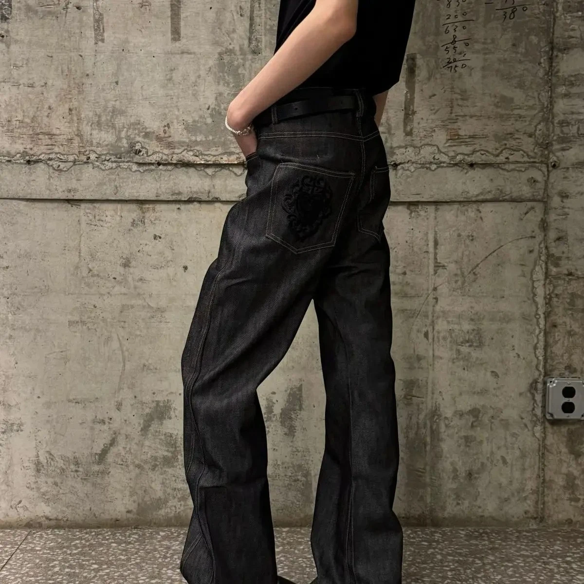 Men's Punk Style Minimalist Black Jeans Retro Sweatpants Ins Bottom Street Young Boy Casual Pants Male High Waist Y2k Trousers view 2