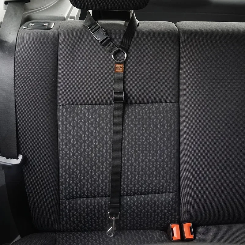 Pet car seat belts, dog and cat car towing ropes, and retractable cat and dog towing ropes in the back seat make your dog safer