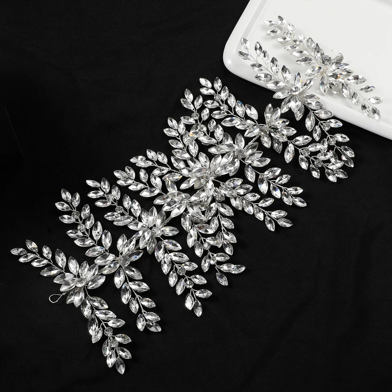 SLBRIDAL Handgefertigtes, trendiges Braut-Stirnband mit Kristallen, Strass und Perlen, Hochzeits-Haarschmuck für Frauen und Brautjungfern, Haarband-Schmuck – Detail 4