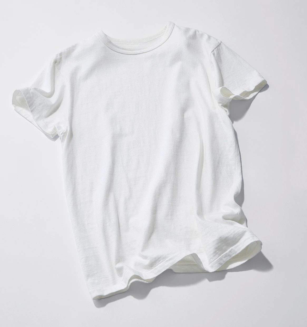 Solid color short-sleeved shirt,perfect for summer wear, versatile style, simple and breathable, suitable for various occasions.
