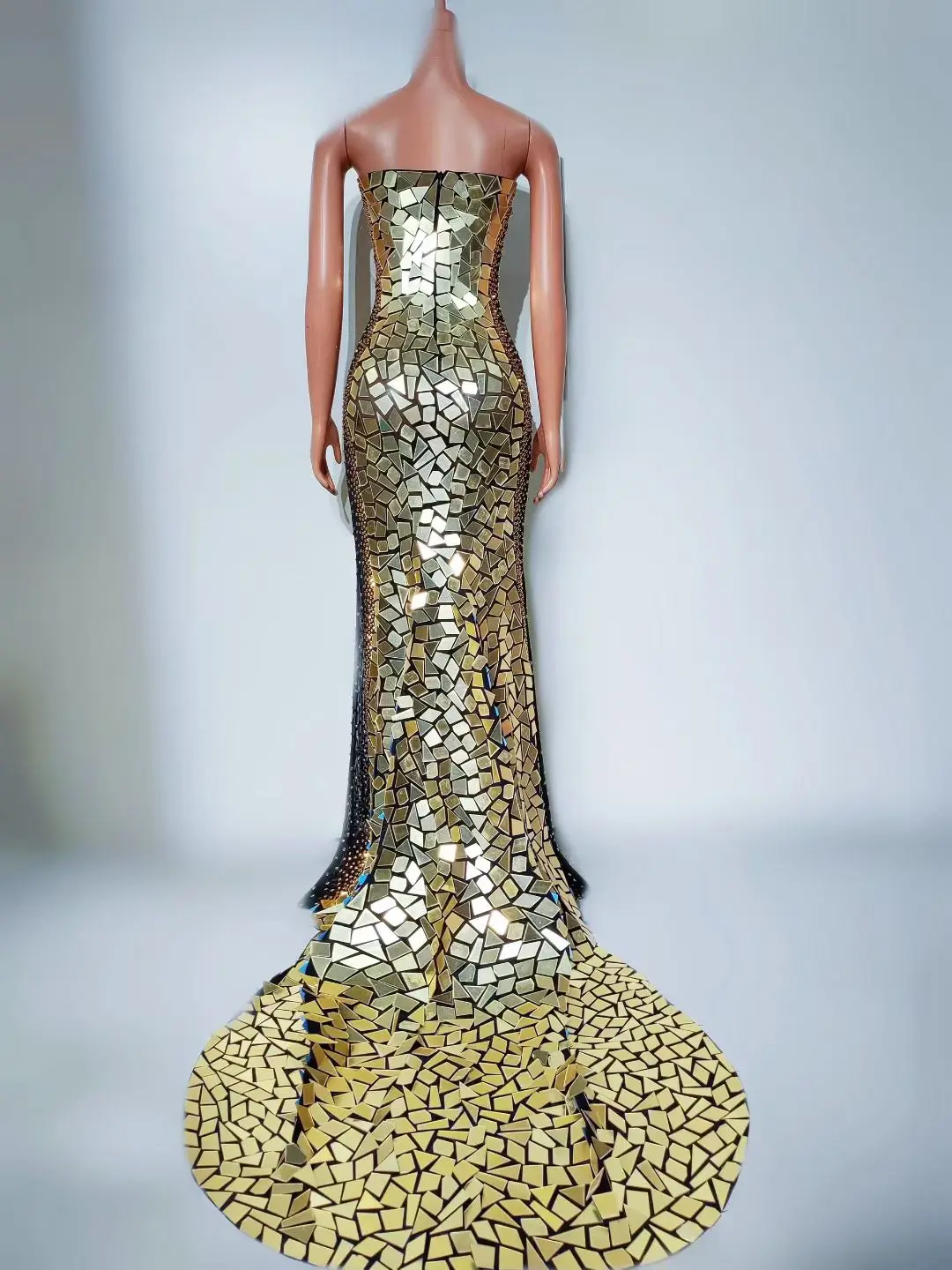 ชุดเดรสยาวประดับเลื่อมสีทองวิบวับสำหรับผู้หญิง ชุดราตรีประดับคริสตัลสุดเซ็กซี่ เหมาะสำหรับงานวันเกิด ถ่ายภาพ งานพรอม หรืองานแฟชั่นชั้นสูง Huanqiu