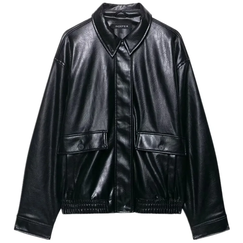 Nowa kolekcja damska na jesień 2025: płaszcz typu \"pilotka\" ze skóry ekologicznej, idealny dla pilotek, modny i uniwersalny.