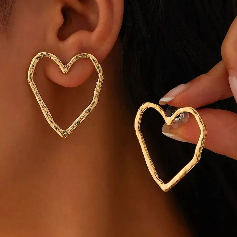 Ingemark Punk Creative Hollow Out Love Heart Stud Earrings for Women Wed Bridal Lovely Gold Color Piercing Earrings Wed Jewelry