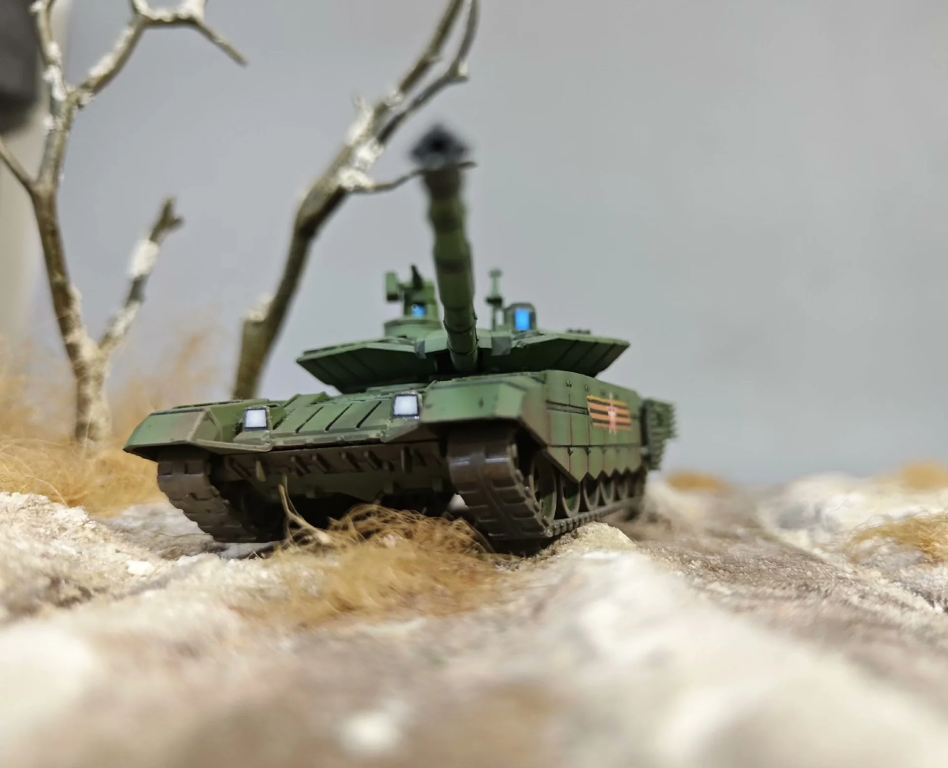 1/72 Russian T-90MS（Red Flag）, hand-painted finished model decorative ornament, plastic material (ships after 5 days of work)