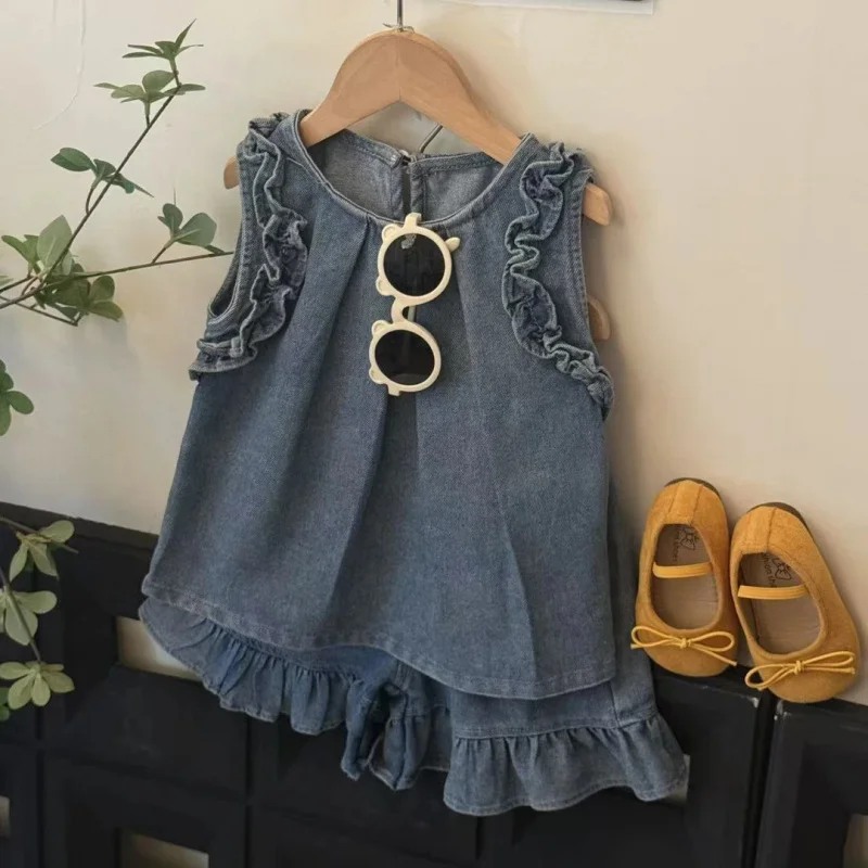 

Girls' Denim Sleeveless Shorts Set2026New cute denim outfit with vest and skirt for toddlers and young children