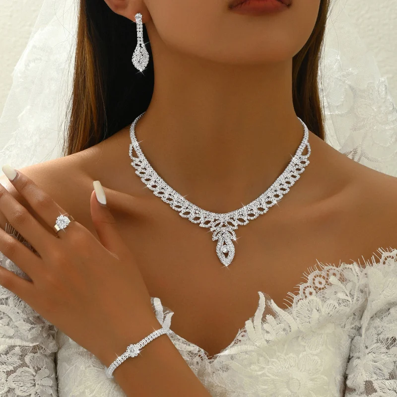 

Cross-border New Leaf Necklace and Earrings Four-piece Set European and American Fashion Bride Wedding Rhinestone Accessoriesnec