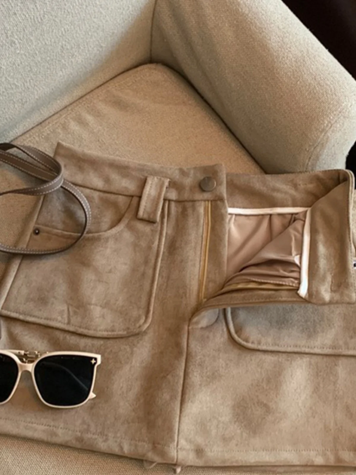 กระโปรงทรงเอ ผ้าหนังกลับสีน้ำตาล สำหรับฤดูใบไม้ร่วงและฤดูหนาว เอวสูง ทรงเข้ารูป สไตล์เกาหลี เหมาะสำหรับใส่ไปทำงาน