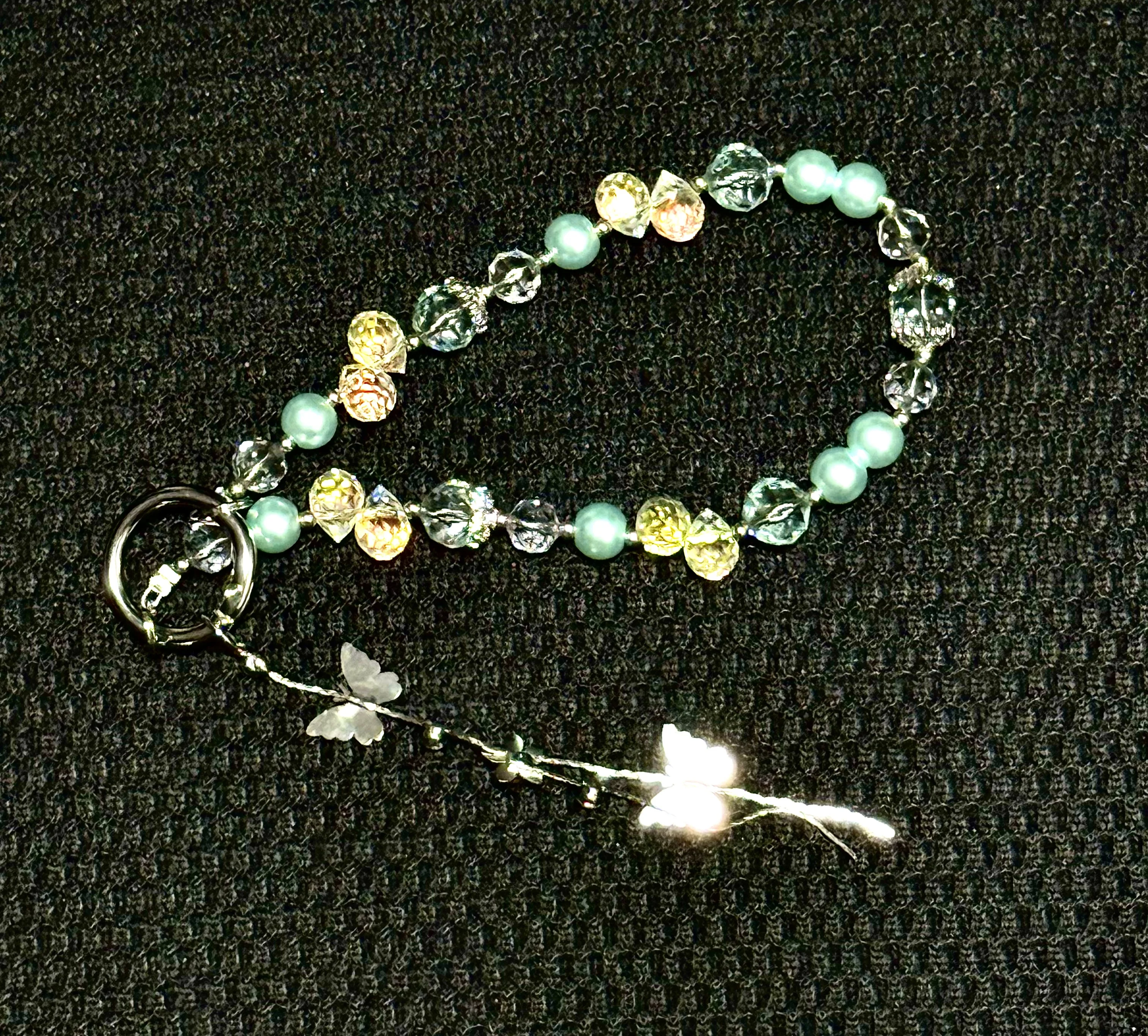 

Handmade Beads Crystal Pearl Pendant Short Lanyard Strap for Cell Phone Anti-Lost Fashion Light Luxury Hand Rope Ornament