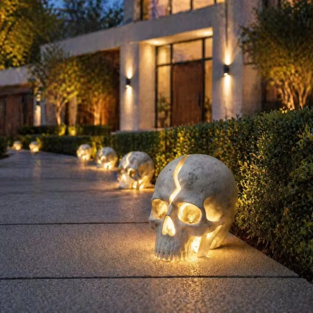 Waterproof Solar Garden Lamp Solid Resin Realistic Skull Shape Cracked Skull Light Fine Texture Details Sturdy Structure