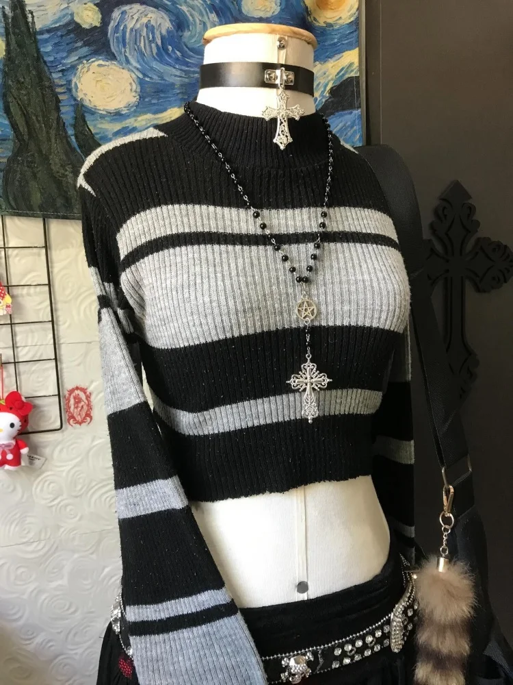 Stilvolles hellgraues und schwarzes Y2K Retro Slim Fit Strick-Crop-Top mit langen Ärmeln für Damen