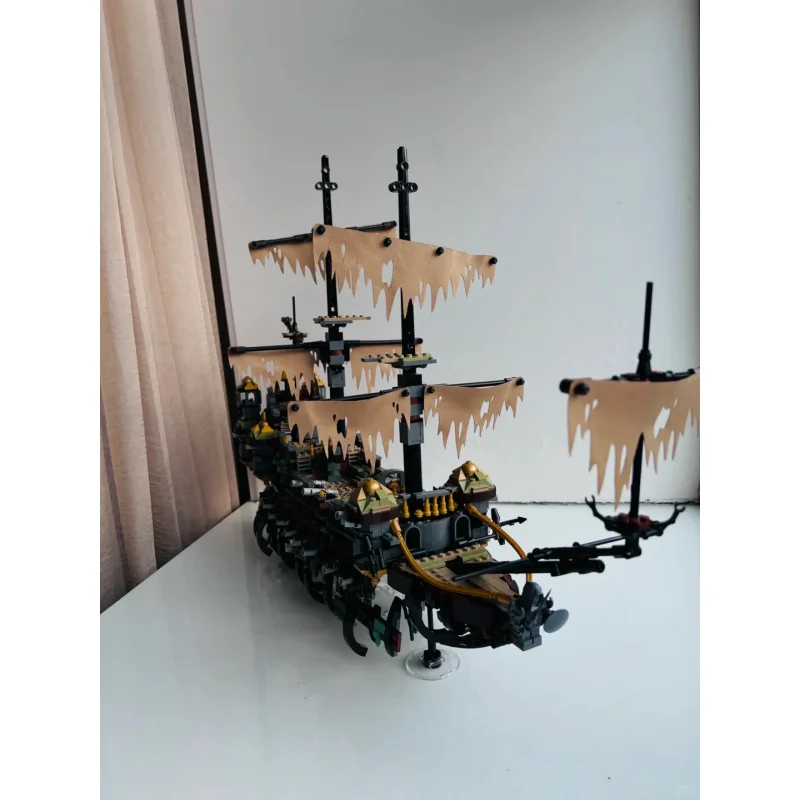 

2294pcs 71042 Caribbean Pirate Ship Silent Mary Boys Educational Building Blocks Toy Model Birthday Gift