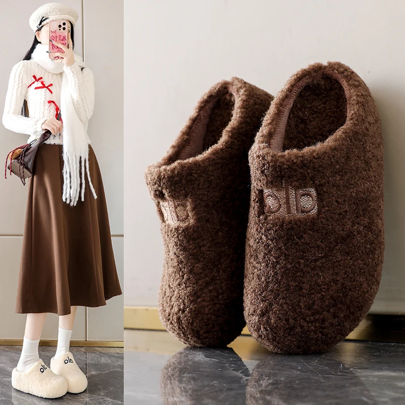 

Large-sized Ladies in Winter Solid and Multi-color Fashionable Lightweight Fleece Warm Silent Anti-slip Home Cotton Slippers