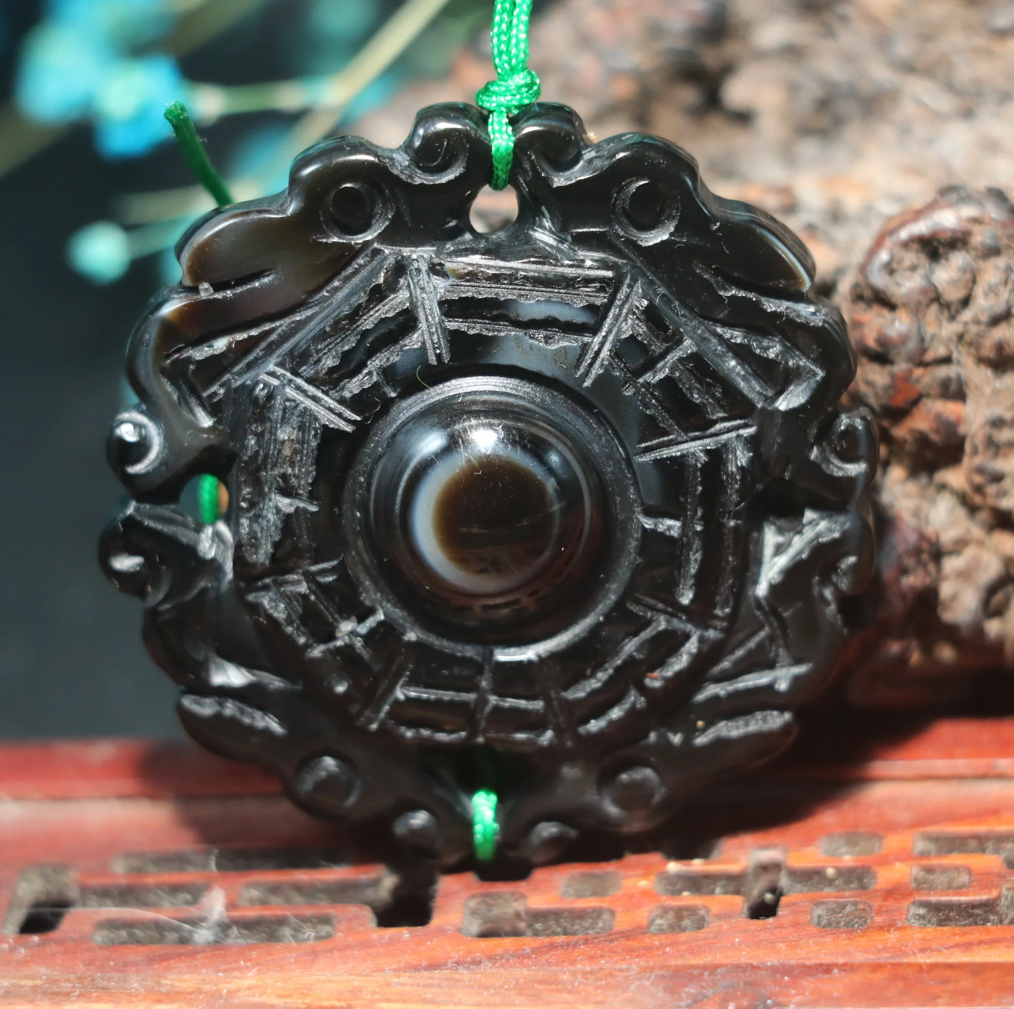 

Magic Power Tibetan Onyx Sculptural Dragon Bagua Heaven Eye Pendant Amulet Carving A LKbrother Saurces Top Quality UPD1215